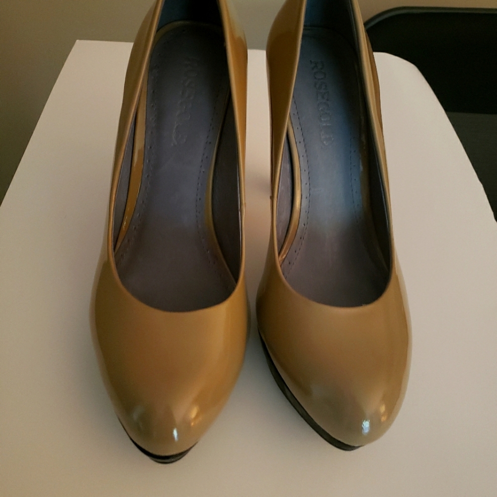 Rosegold taupe patent leather pump